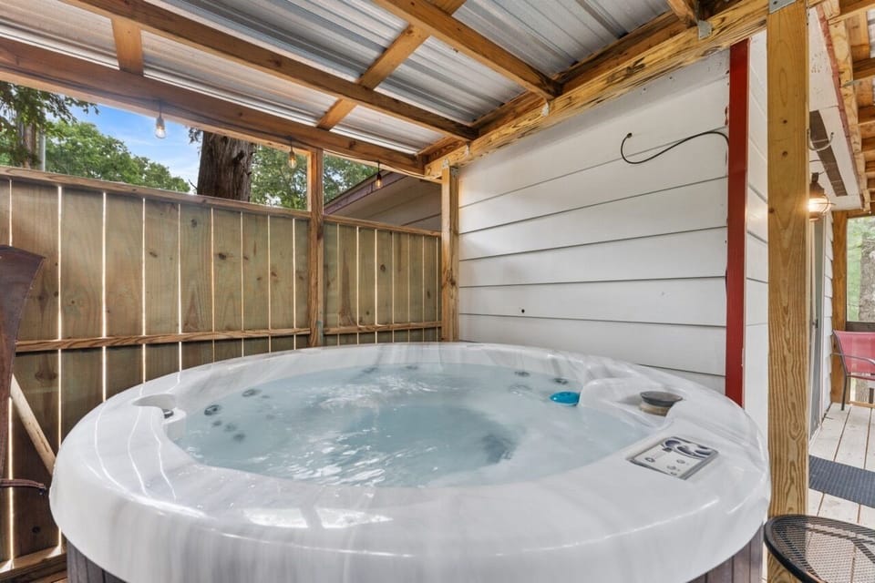 Indoor spa tub