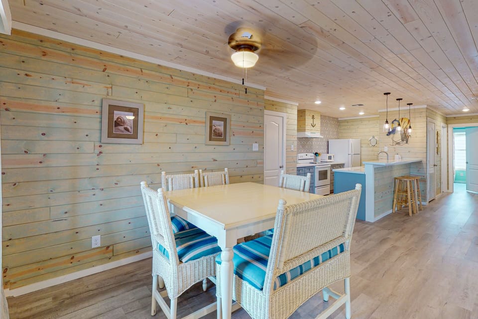 Dining Table with Seating for 6