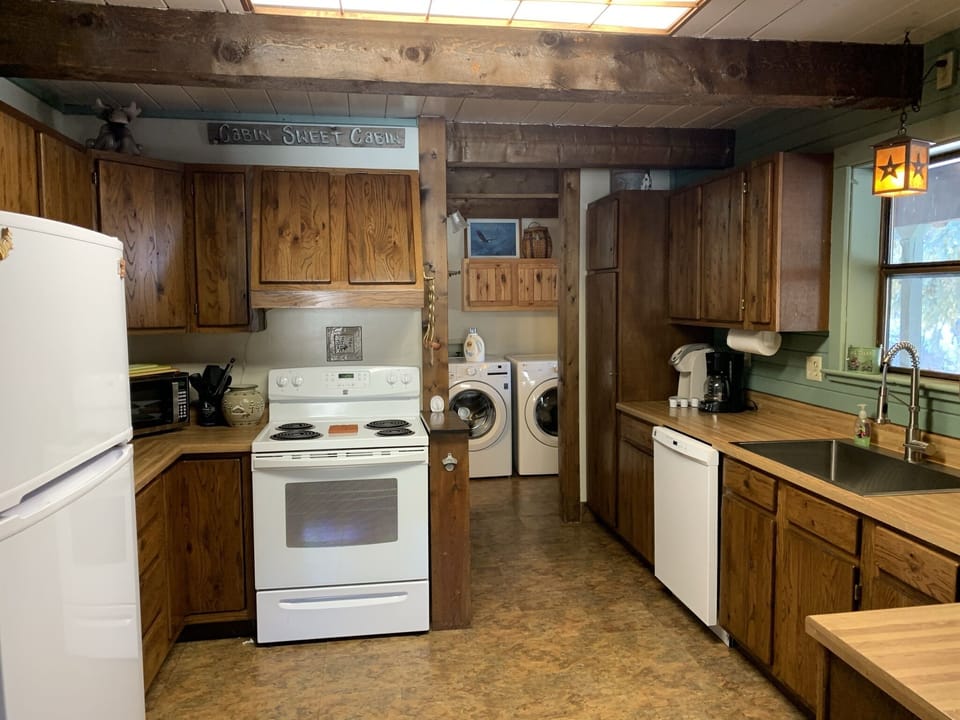 Kitchen with dishwasher