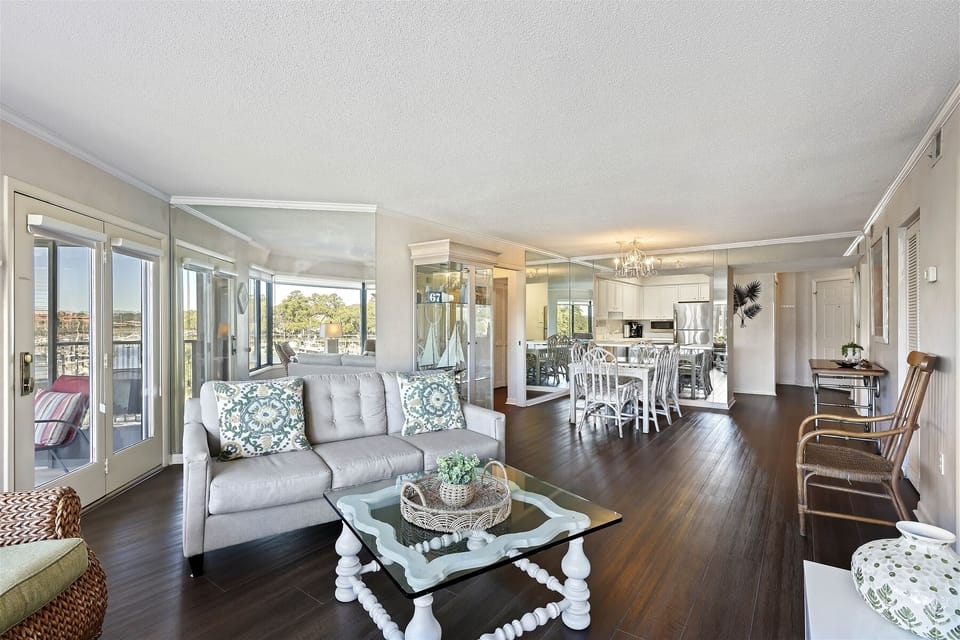 Gorgous new hardwood floors