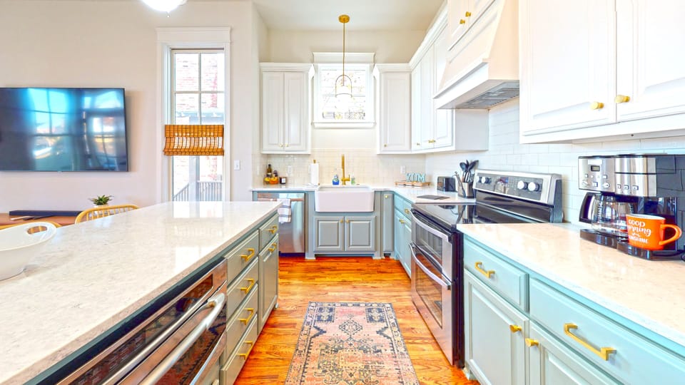 There's plenty of room for all the cooks in your group.