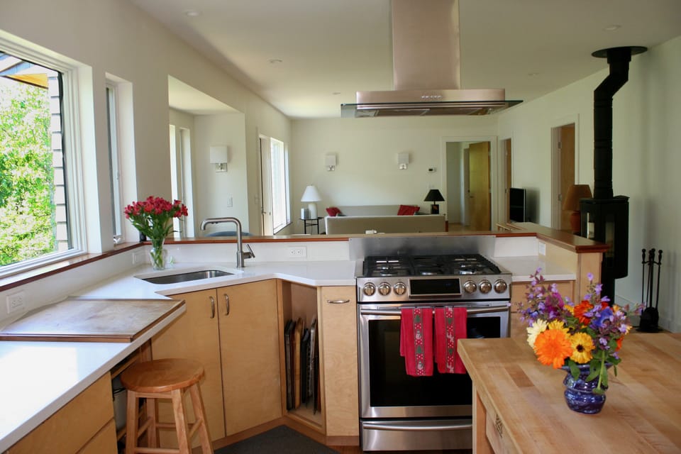 Kitchen, dining area & reading nook, L. R. to master. Photo: Lynn Christoffers