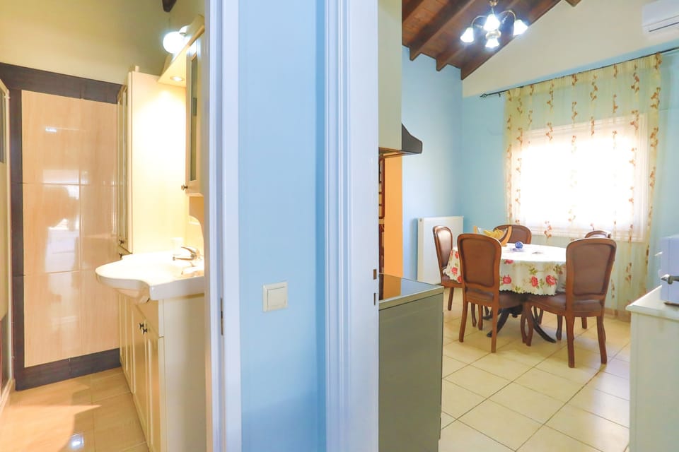 Hall and kitchen %28il Postino House%29