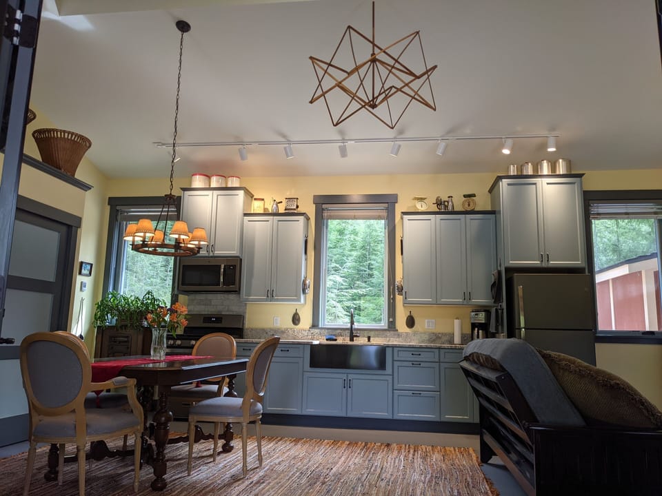 Fully equipped kitchen.