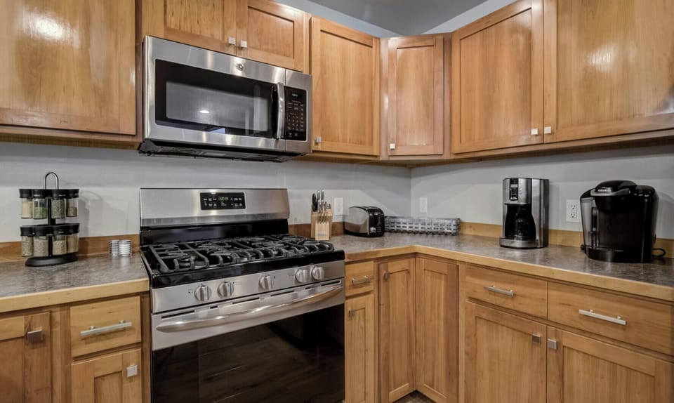 Stainless appliances, Keurig and drop coffee pot