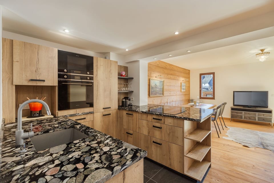 Large open plan kitchen with dining area