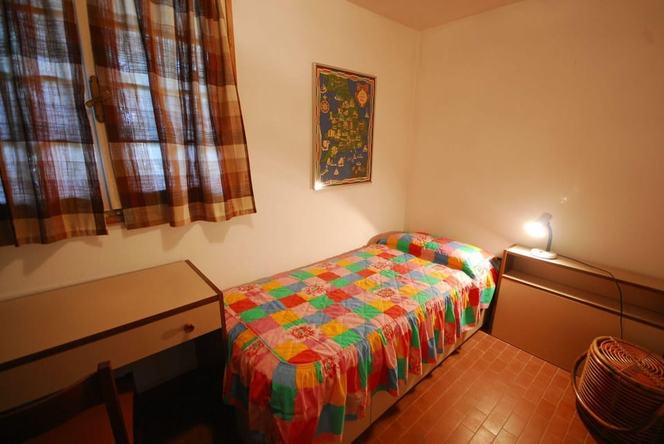 Sleeping area. Bedroom with one single bed