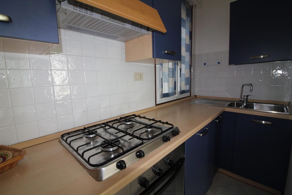 Kitchen area. Kitchnette