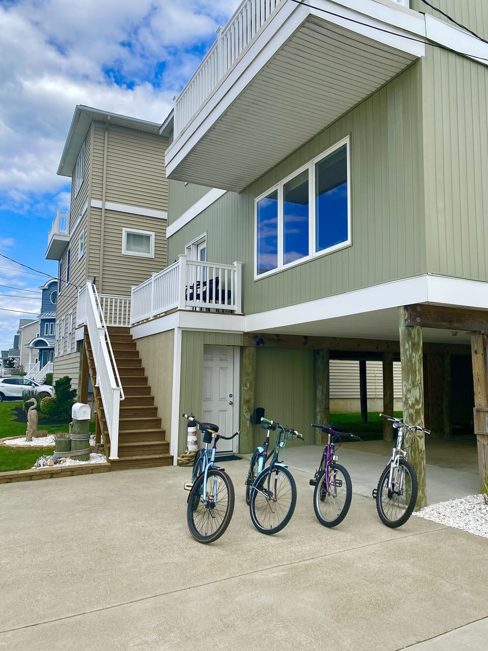 6 bikes for renters to use to cruise the island! Plus 2 kids bikes. 