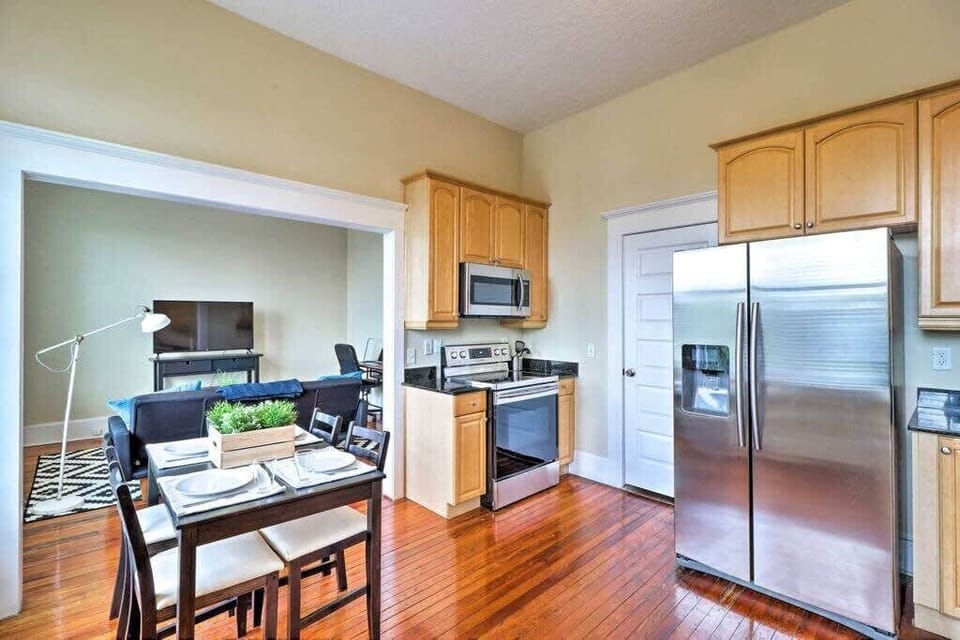 Spread out in this bright and airy apartment - complete with high end kitchen and ample common spaces