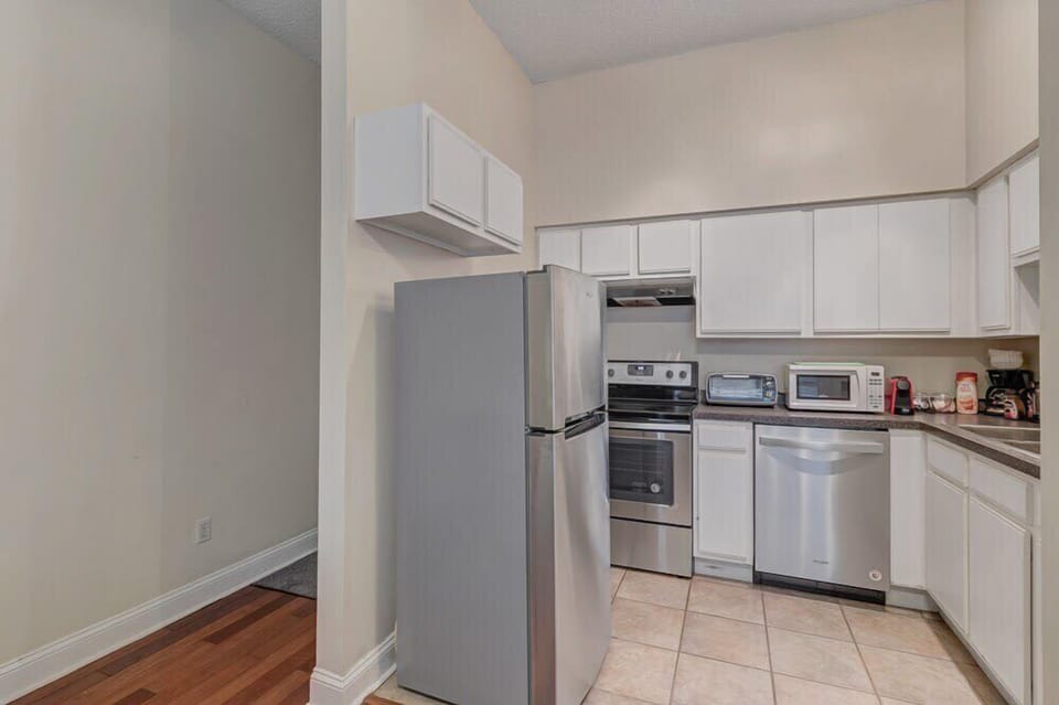 Brand new (as of Nov 2018) stainless steel appliances perfect for home cooked meals