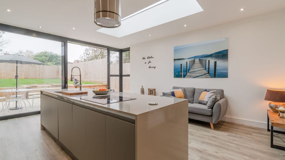 Kitchen with island, Percy House, Bolthole Retreats