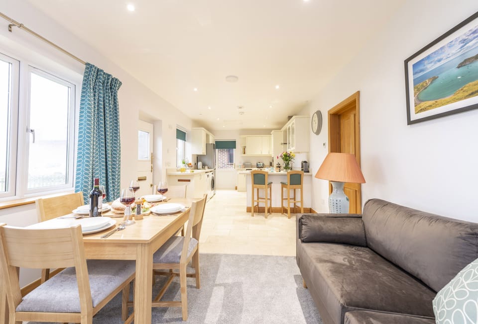 Wyndthorpe Cottage, Milton Abbas: Front-facing sitting room, dining area and kitchen