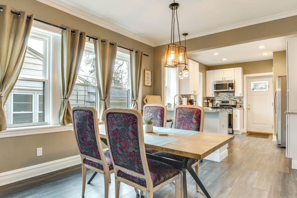 Evanston Vacation Rental | 2BR | 2BA | 1,100 Sq Ft | Stairs Required