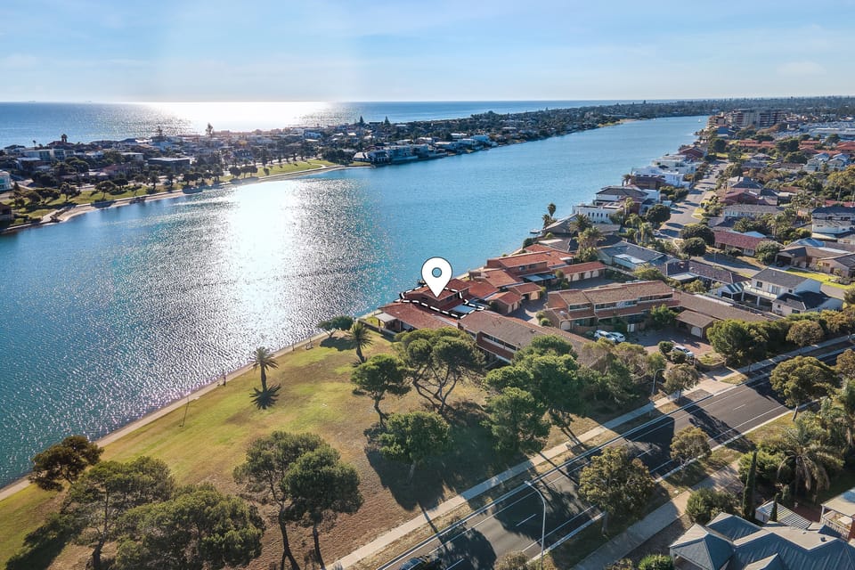 Renovated double storey property, an adjacent park & the beach a 3 minute drive