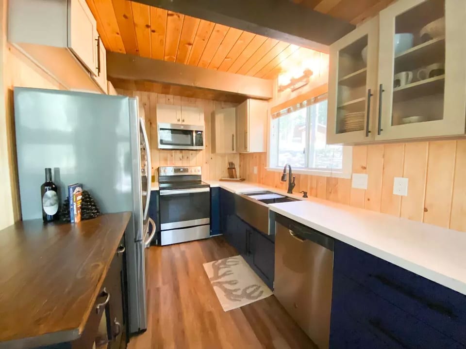 Well appointed kitchen with all the essentials