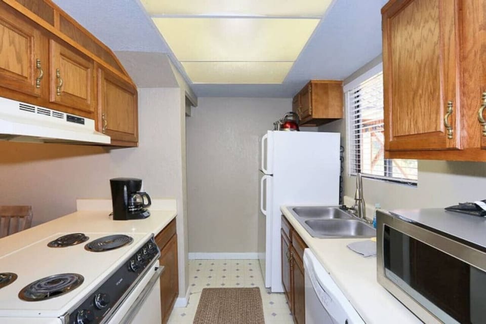 Kitchens include pKitchen includes pots and pans, serving ware, cups and glasses, microwave, toaster, blender, and a washer and dryer.  Just bring your food and favorite beverage.  Don`t forget ice cream!ots and pans, serving ware, cups and glasses, micro