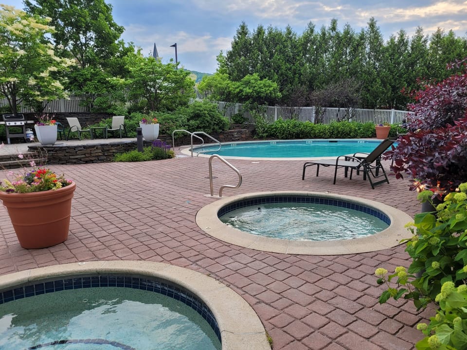 POOL & HOT TUBS ARE OPEN !!!

