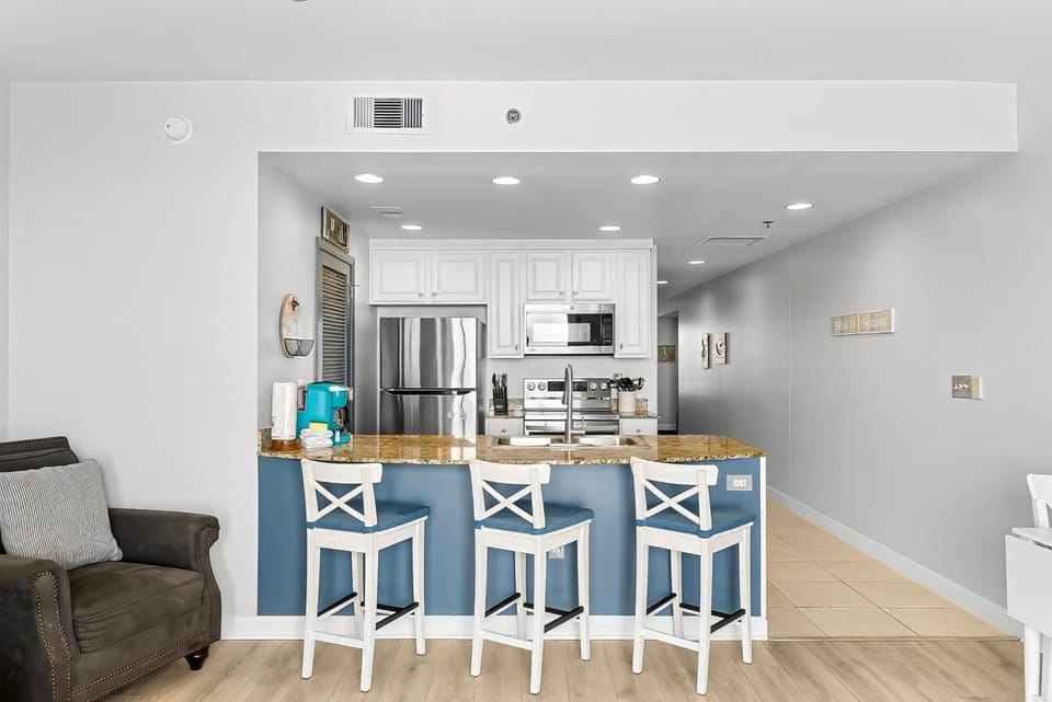 Kitchen with Breakfast Bar