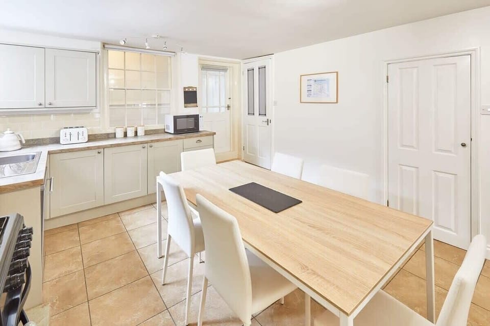 Princess Place Townhouse, Whitby - Host & Stay