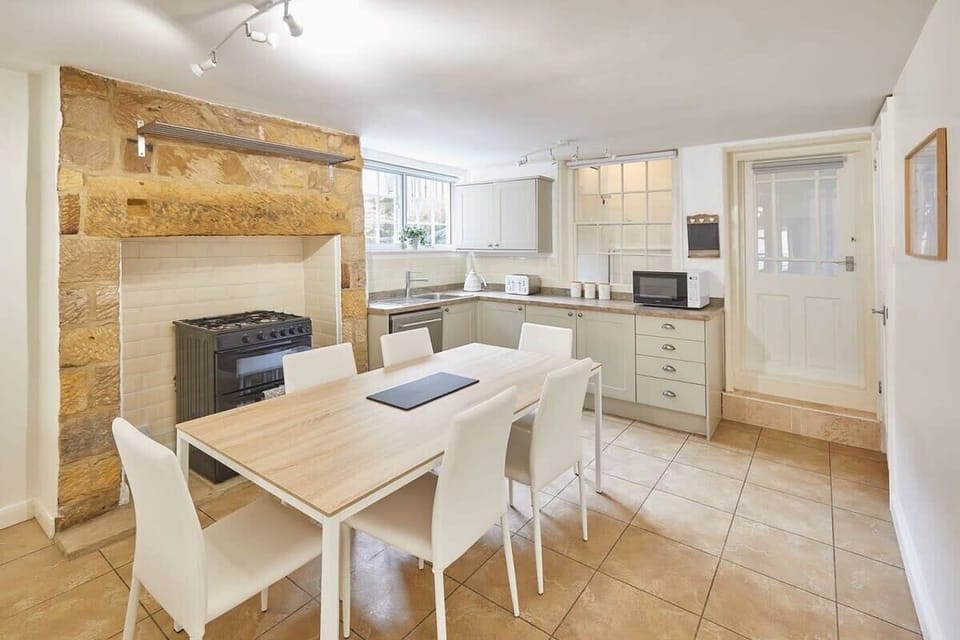 Princess Place Townhouse, Whitby - Host & Stay
