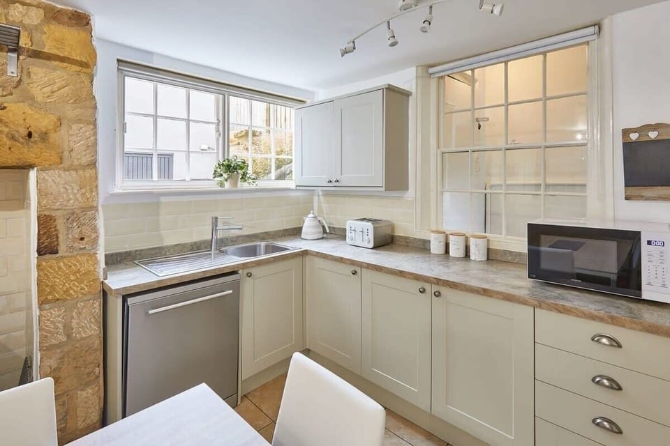 Princess Place Townhouse, Whitby - Host & Stay