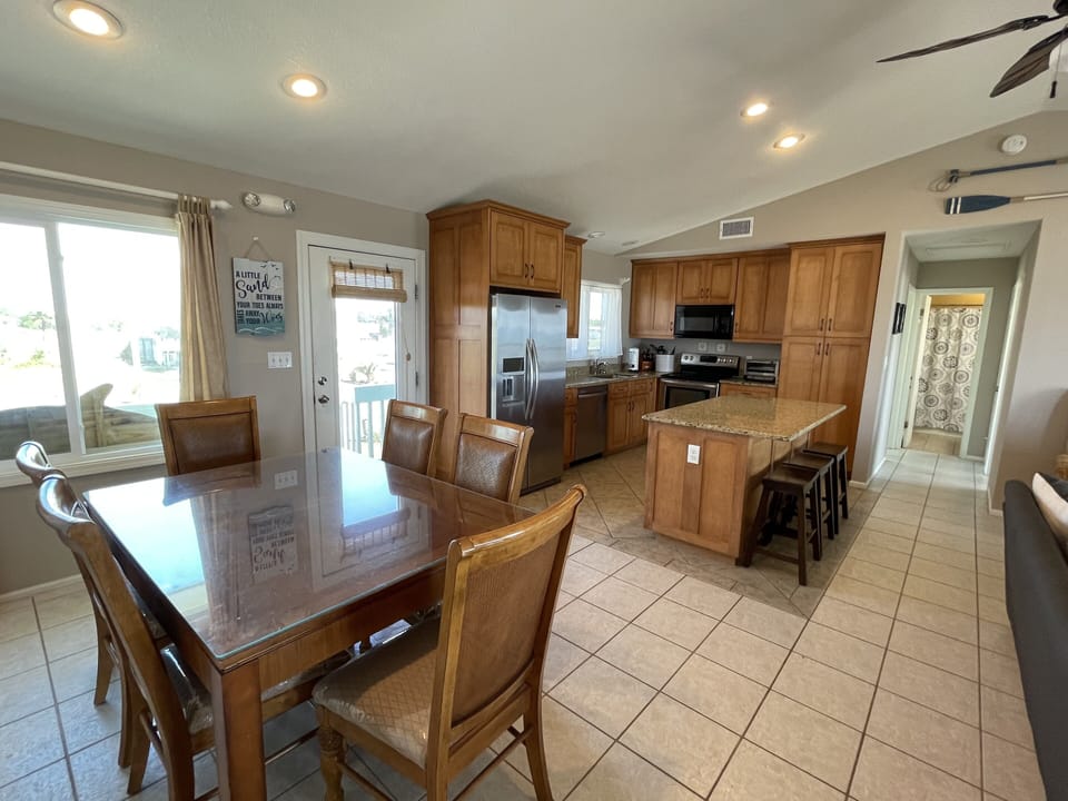 Dining/Kitchen 