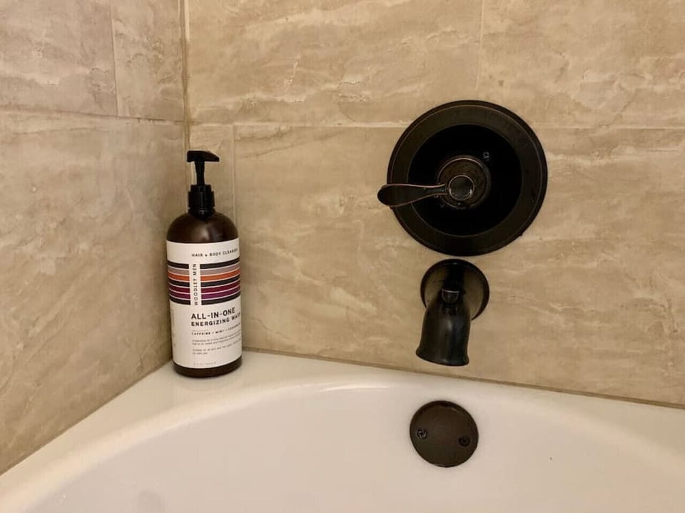 Shampoo, Conditioner and Body Wash provided