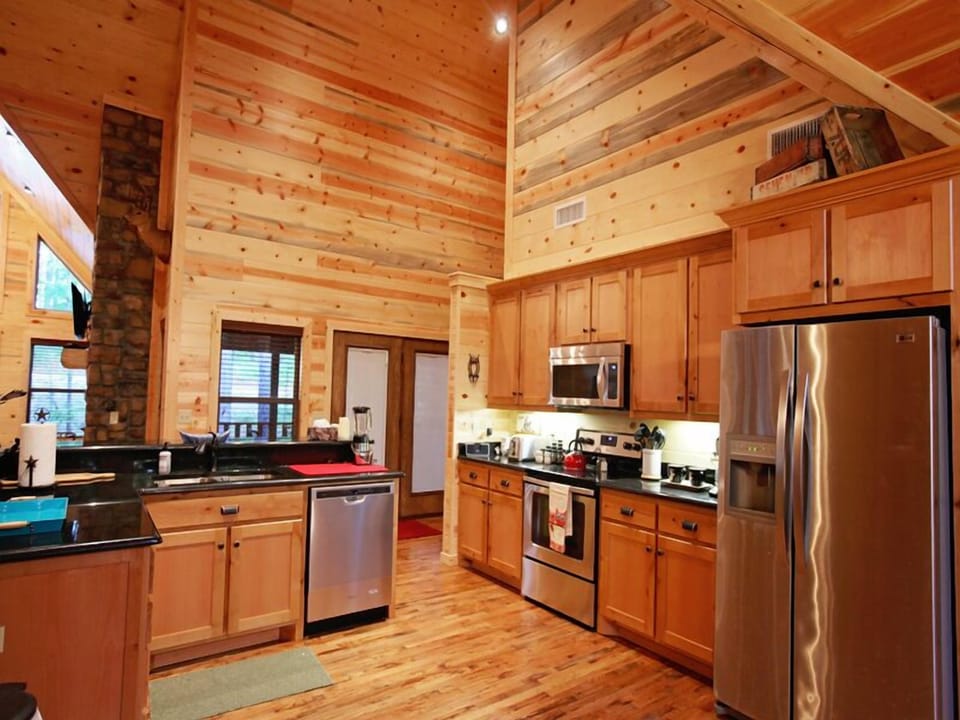 Warm, open kitchen with everything you need for easy meals