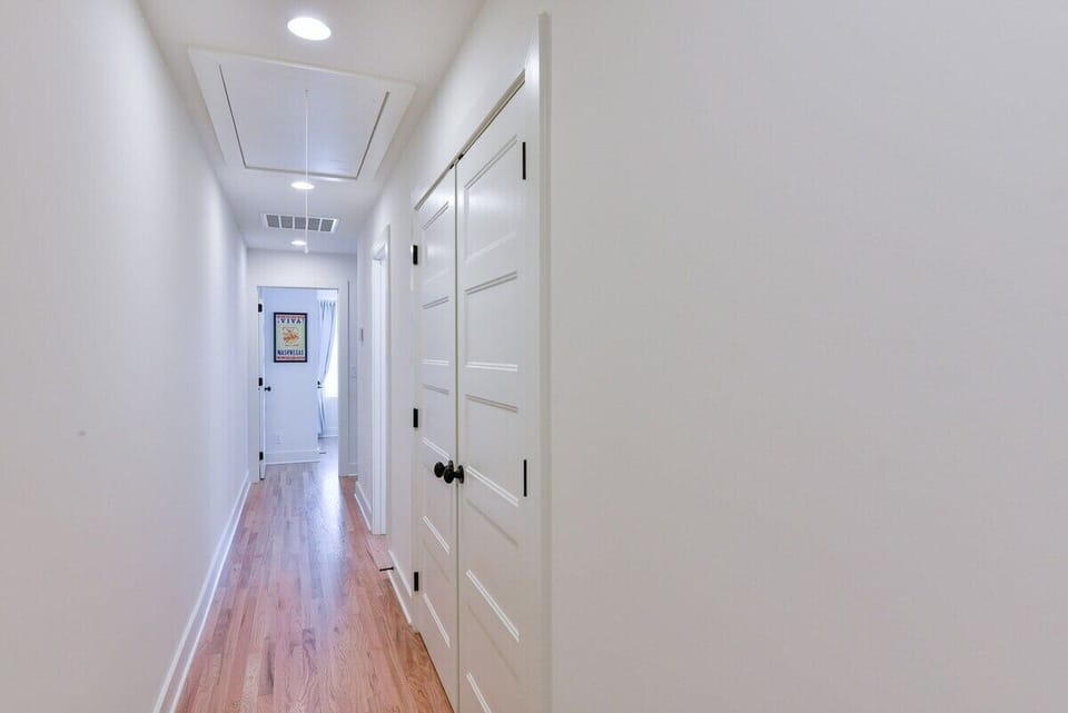 “Beautiful home in a great location! Very responsive host and great to work with. We will definitely stay again!!” - Cheryl ’22