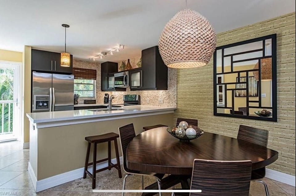 Kitchen & Dining area