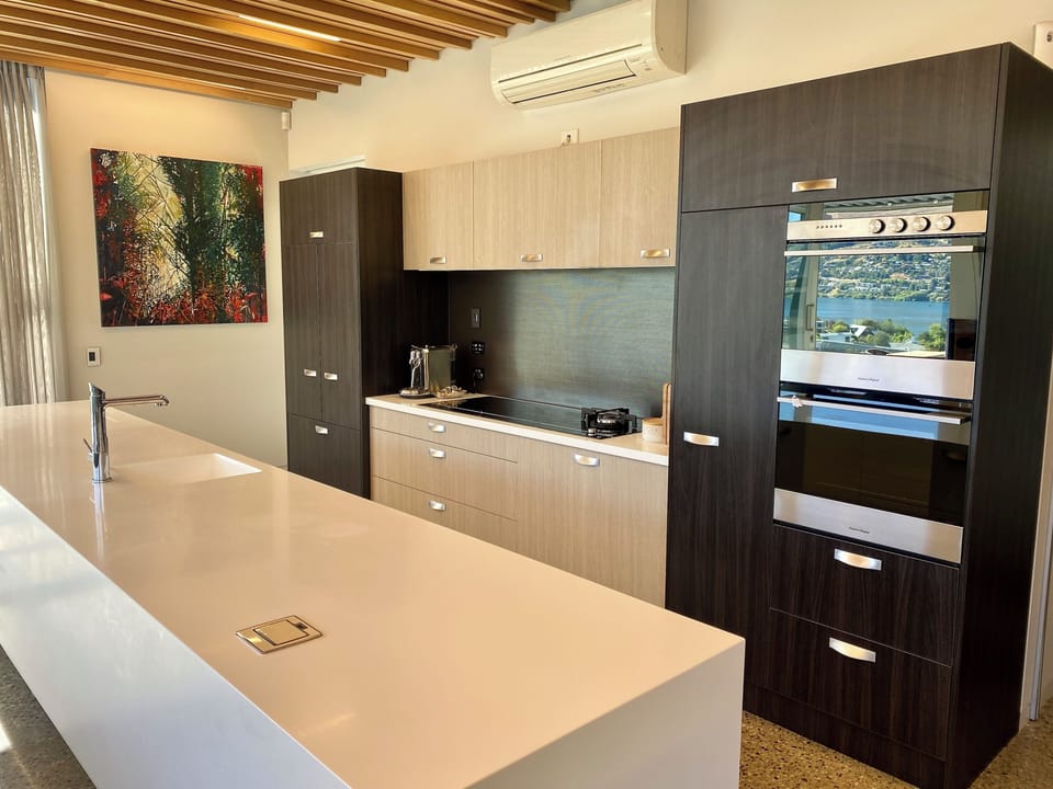 Well equiped with double oven, two fridges, induction and gas hob, dishwasher