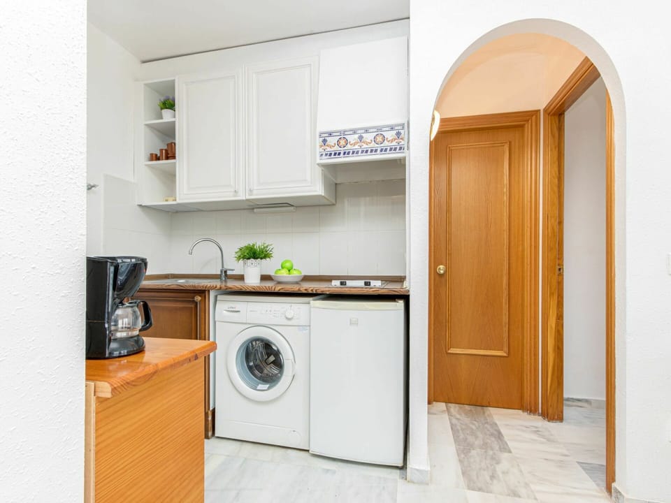 Cabinetry, Property, Building, Countertop, Kitchen Appliance, Home Appliance, Kitchen Stove, Washing Machine, Wood, Interior Design