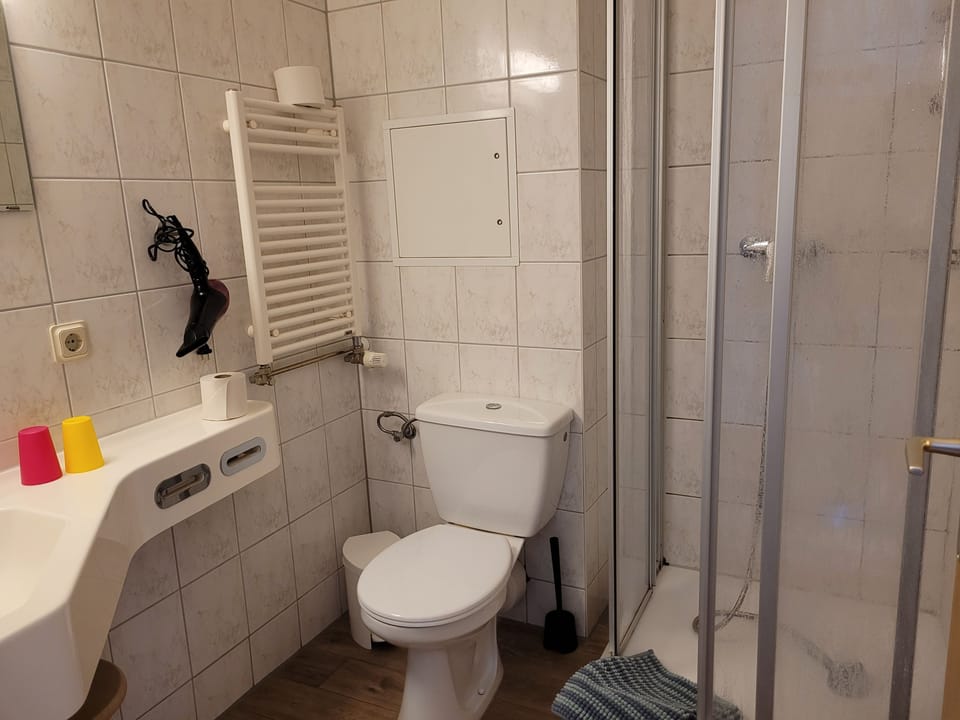 Double / 2-bed room 12 / No. 14 - Guesthouse Am Schloss Bed and Breakfast in Mecklenburg-Vorpommern, Germany