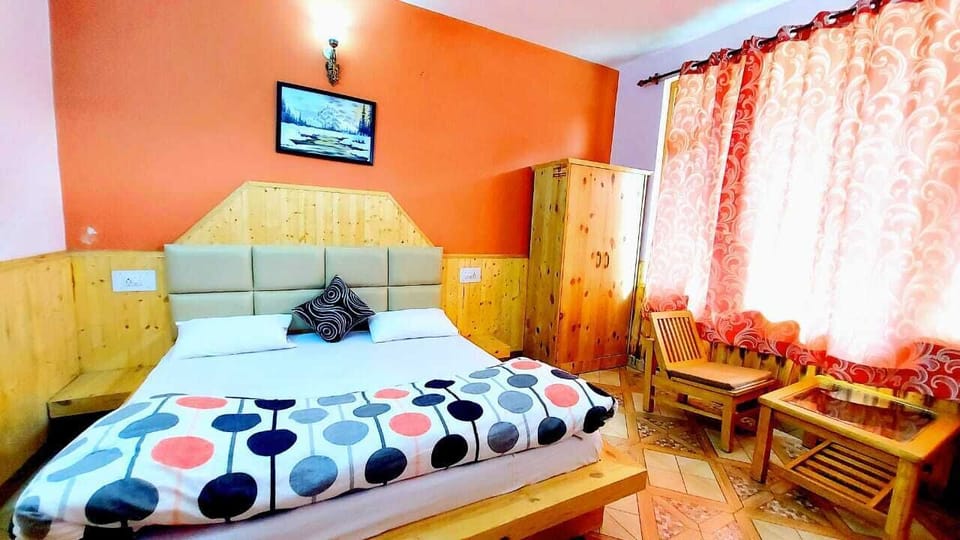2nd bedroom with garden view