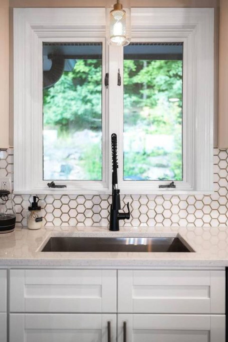 Bay sink with sprayer faucet