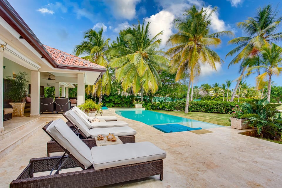 Amazing ocean views from pool area
