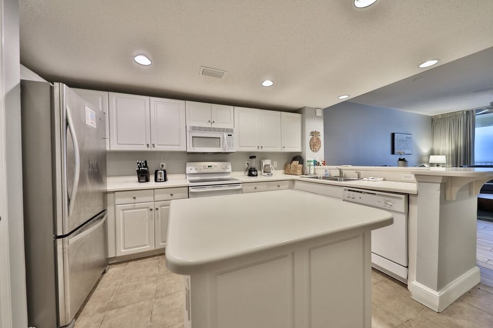 Fully stocked kitchen!