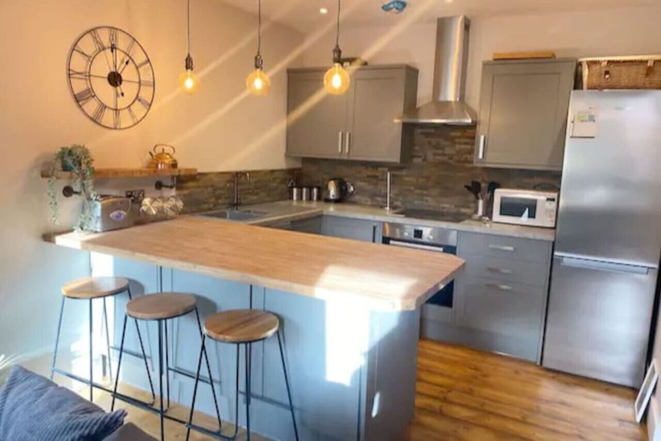 Newly refurbished, fully equipped kitchen