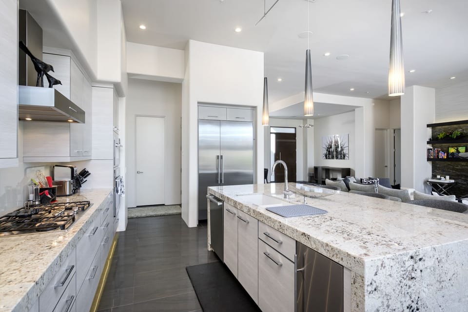 Fully equipped kitchen with icemaker and Miele appliances
