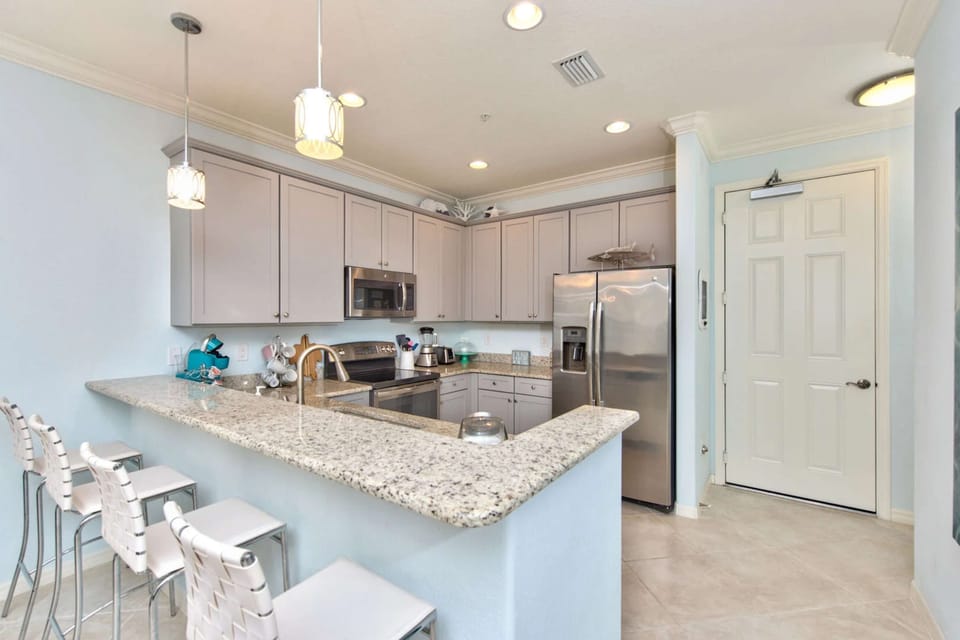 Fully-equipped Kitchen with Stainless Steel Appliances