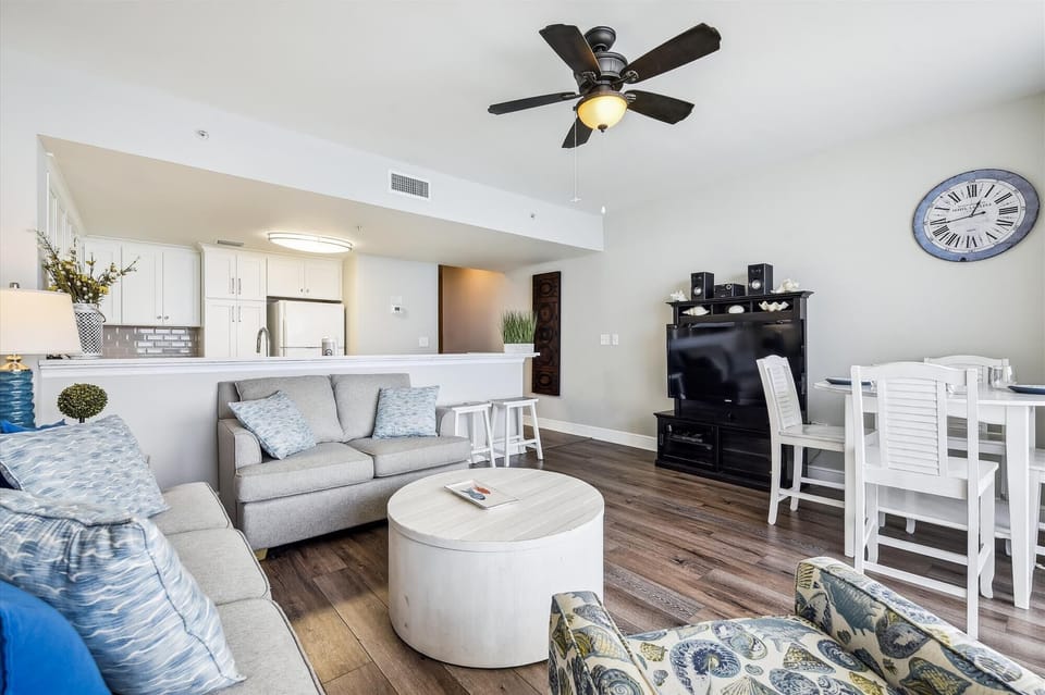 Gulf View Living Room with Sleeper Sofa