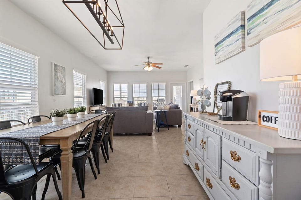 Island Sun Dining Space and Coffee Bar