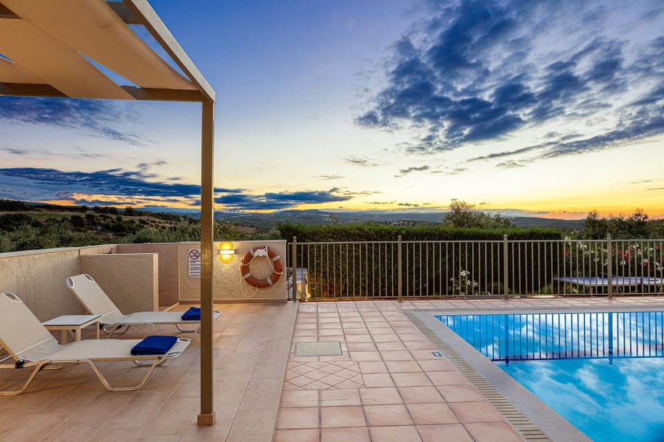 Sensory pool elements & wonderful views.