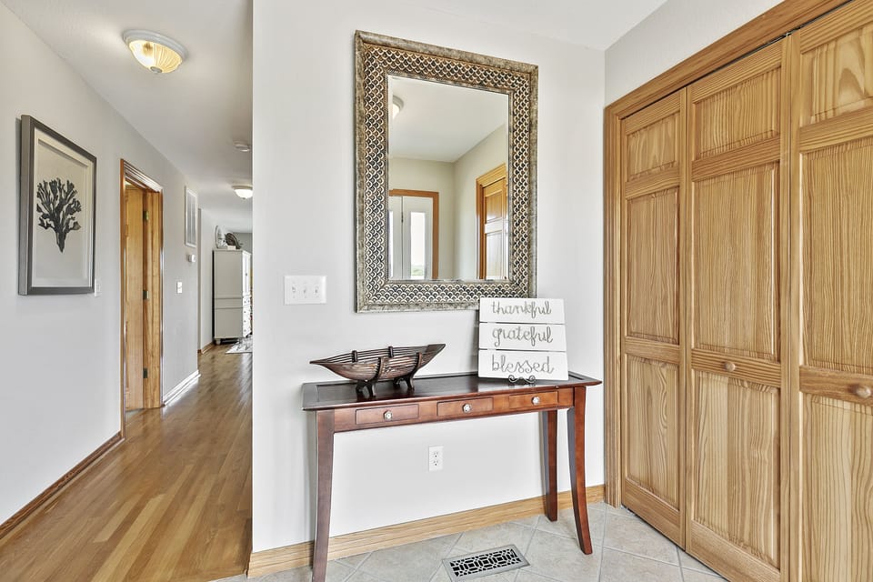 Entry Way - Mid Level