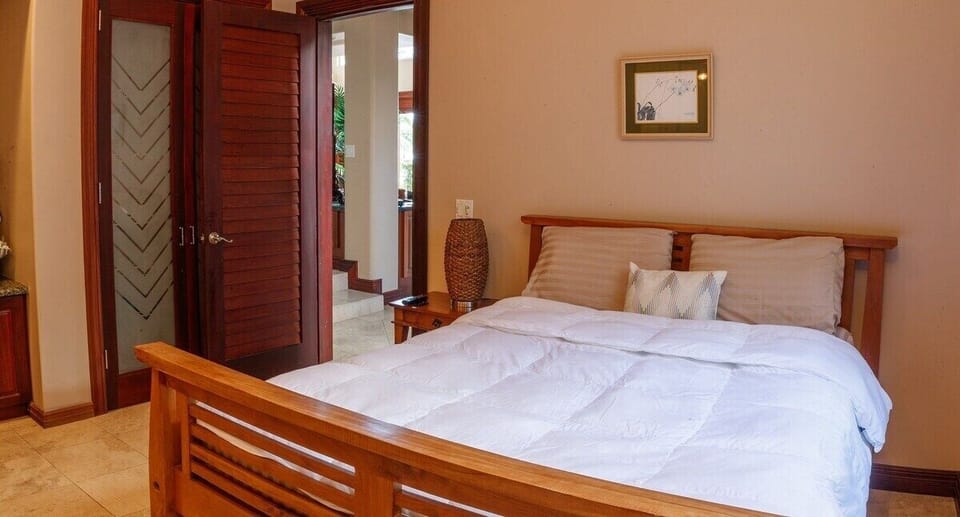 Sea Breeze Manor: You'll love waking up in the beautiful second downstairs bedroom.