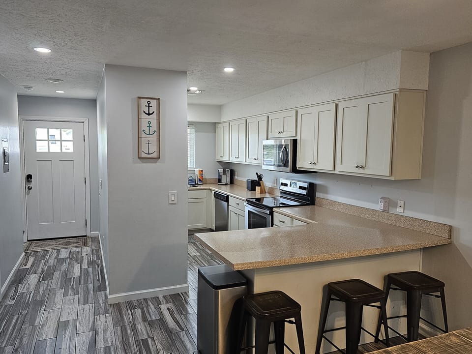 Full kitchen with large pantry