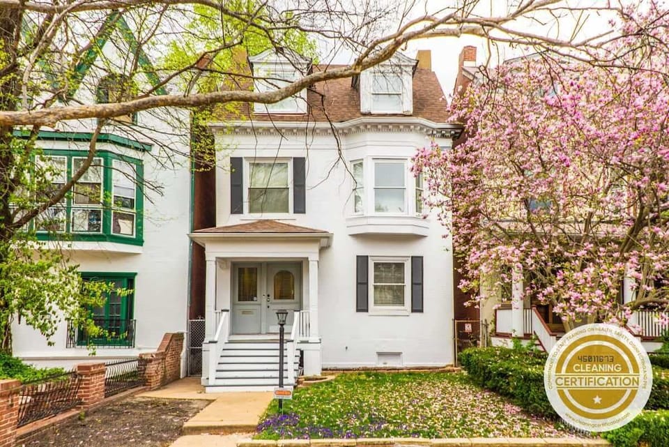 Welcome to your home away from home in St. Louis!