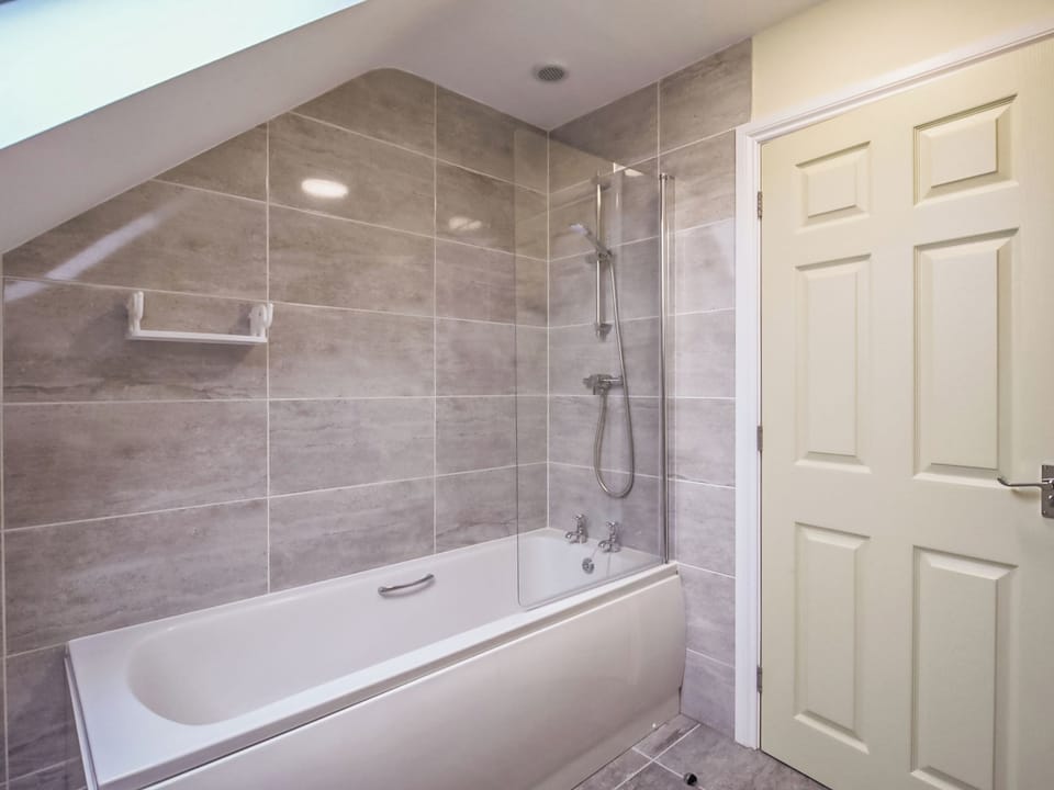 Bathroom | 2 Dawson Court - Dawson Park, Mablethorpe