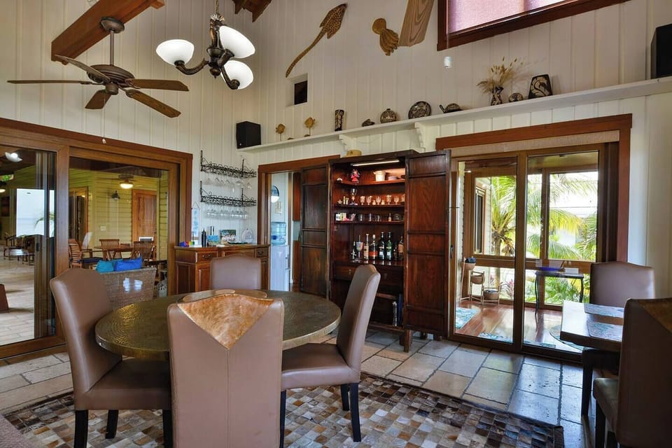 Dining and bar area